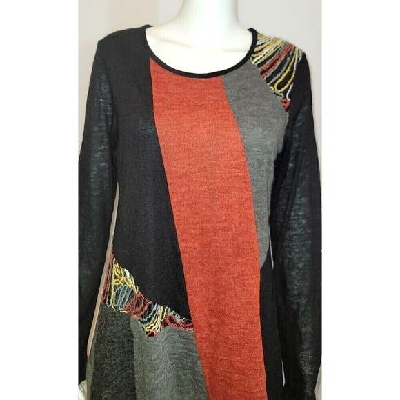This & That Color Blocked Tunic Sweater with Yarn Embellished Size L - Picture 1 of 10